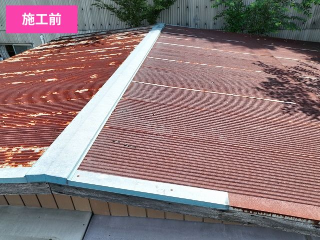 葺き替え施工前のトタン屋根