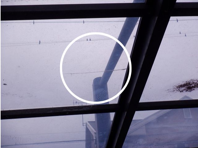 アクリル屋根材　ひび割れ　亀裂